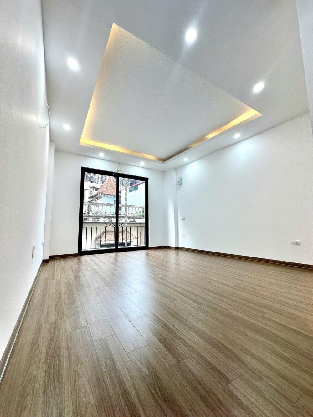 Bán nhà Xuân La - Tây Hồ: 8.5 tỷ - 5 tầng, gần chợ, trường học