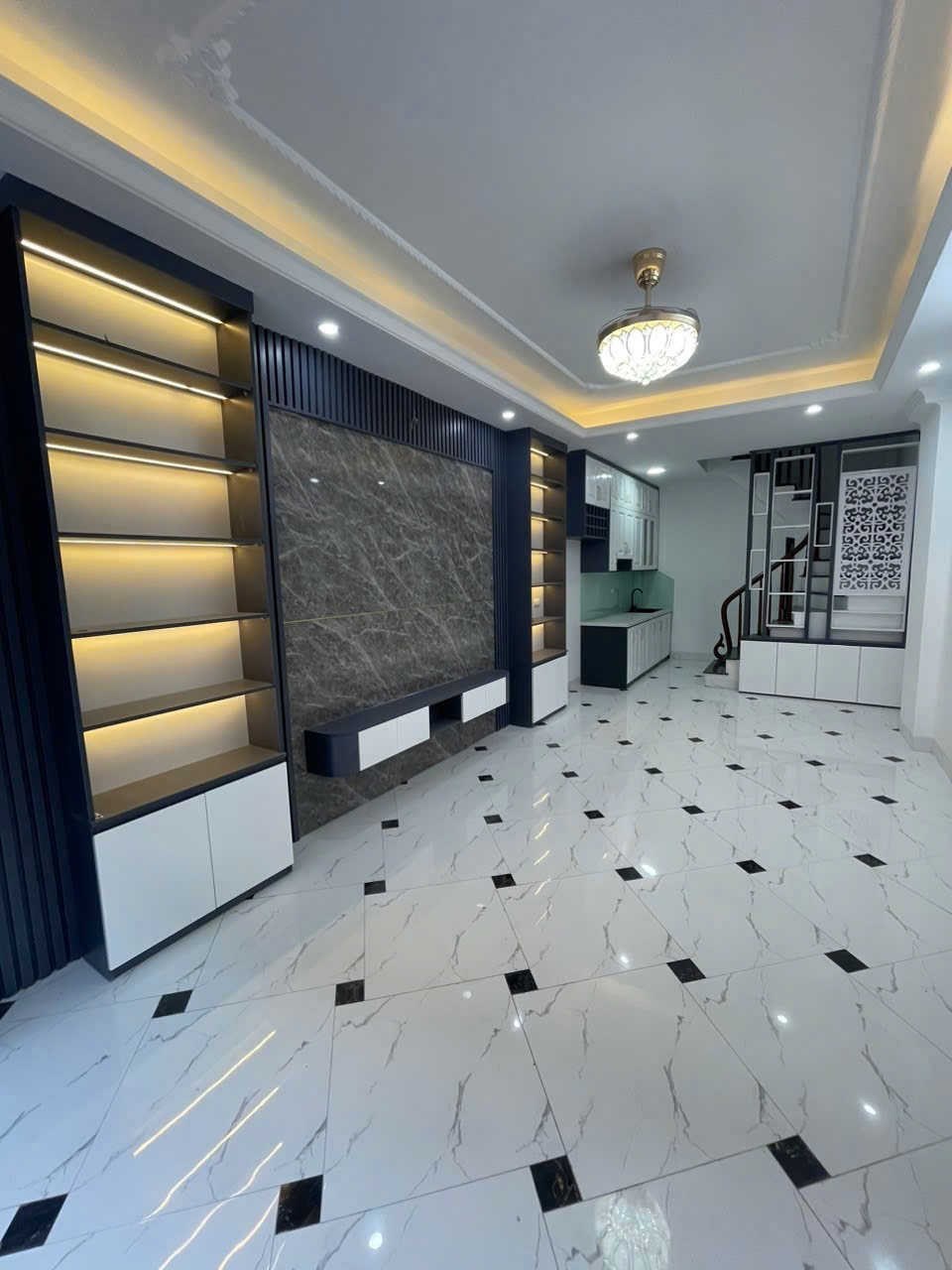 Nhà Mới Thanh Trì 5 Tầng, Mặt Tiền Gần Bến Xe Nước Ngầm - Giá 5 Tỷ