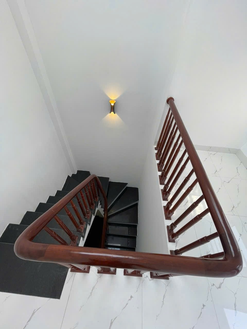 Nhà Mới Thanh Trì 5 Tầng, Mặt Tiền Gần Bến Xe Nước Ngầm - Giá 5 Tỷ