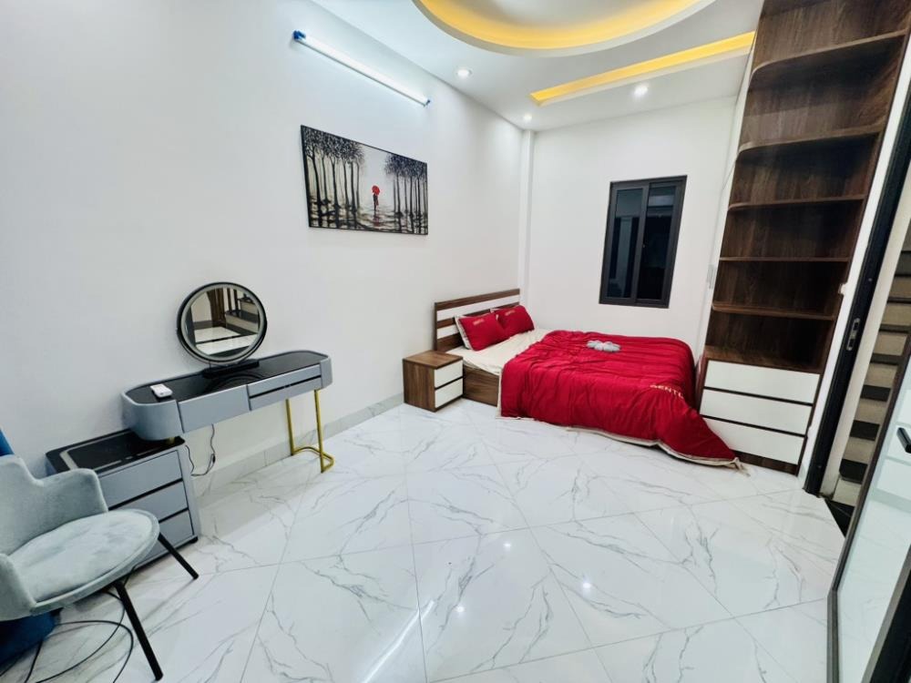 Nhà đẹp Lĩnh Nam 5 tầng, ô tô vào nhà, giá 7 tỷ