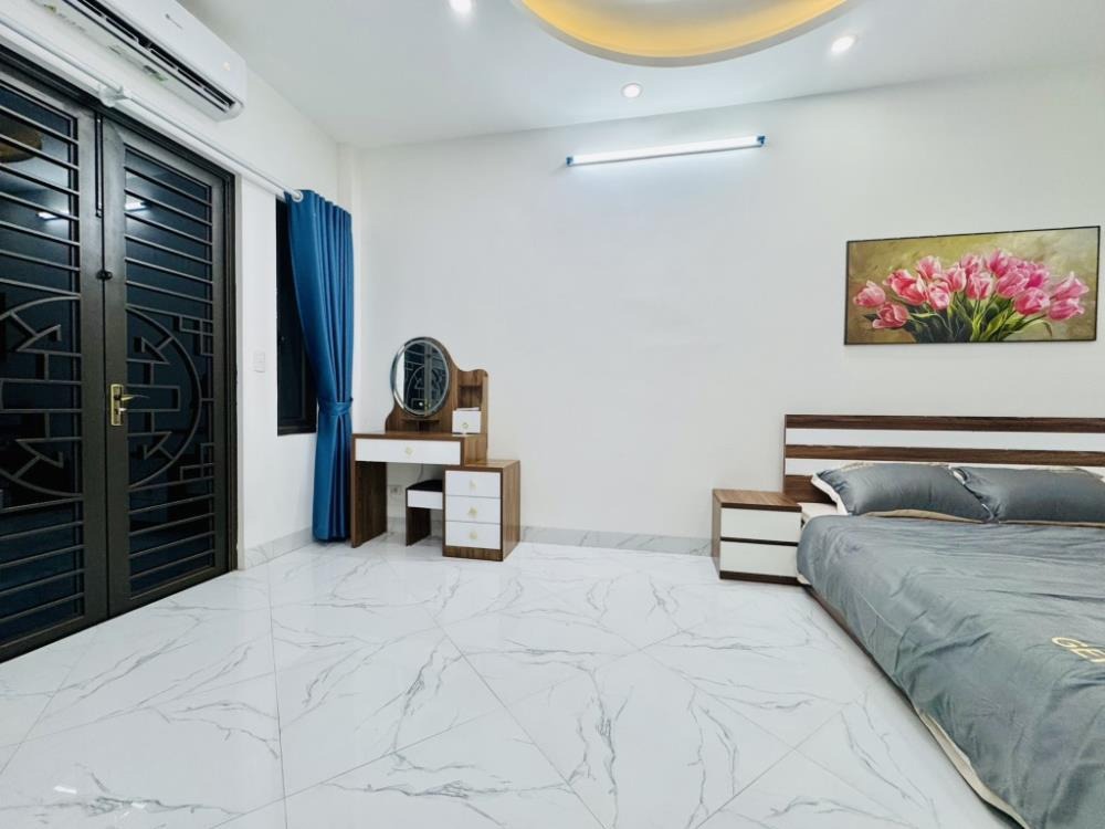 Nhà đẹp Lĩnh Nam 5 tầng, ô tô vào nhà, giá 7 tỷ