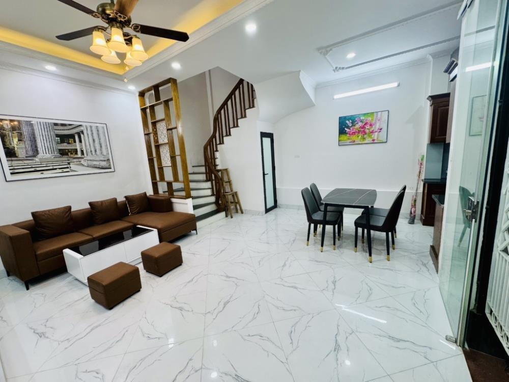 Nhà đẹp Lĩnh Nam 5 tầng, ô tô vào nhà, giá 7 tỷ