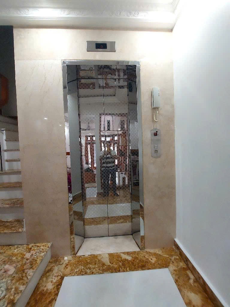 Bán nhà Quận 7 - 8.9 tỷ - 5PN - Hẻm Xe Hơi - Phú Mỹ Hưng