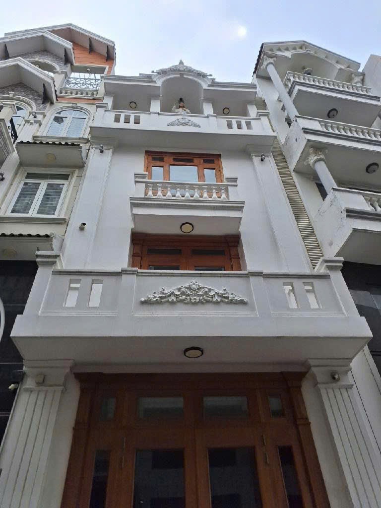 Bán nhà Quận 7 - 8.9 tỷ - 5PN - Hẻm Xe Hơi - Phú Mỹ Hưng