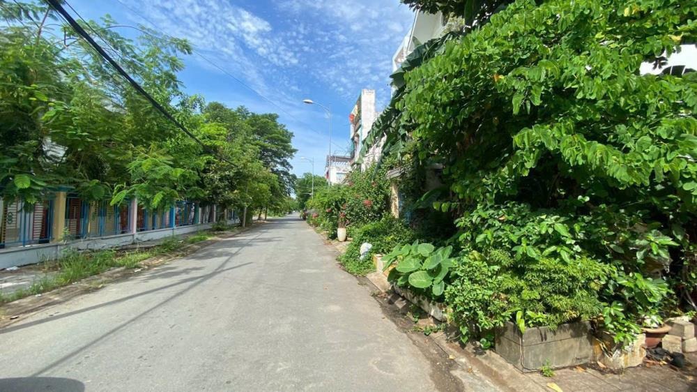 Bán Đất Khuôn 2 Mặt Tiền Quận 2 - Vị Trí Đắc Địa, Giá Tốt