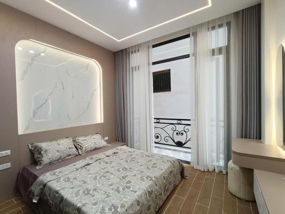 Bán nhà phố Chùa Láng - 46m2 - 4 Tầng - Full Nội Thất - 10.9 Tỷ