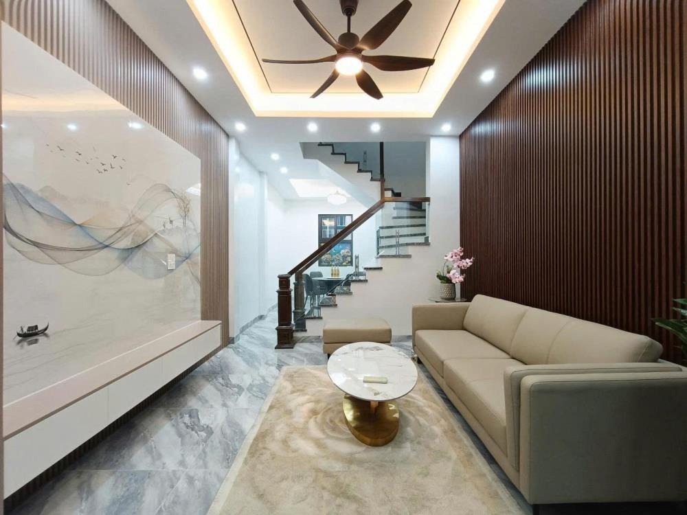 Bán nhà phố Chùa Láng - 46m2 - 4 Tầng - Full Nội Thất - 10.9 Tỷ