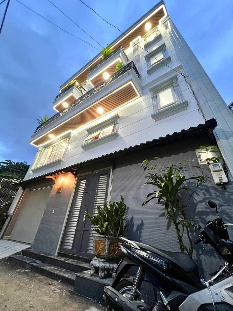 Bán nhà Q12, 10x6, 5 Tầng, Gần Đại Học GTVT - Giá 5.15 Tỷ