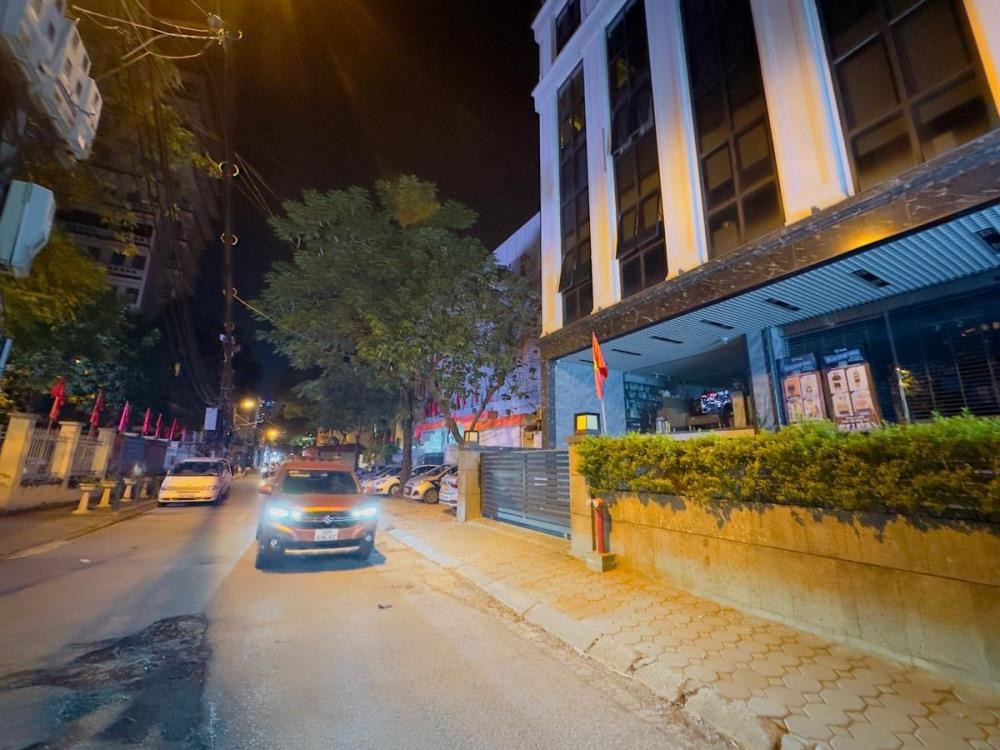Siêu phẩm Building Phố Võng Thị 220m² 8 Tầng Mặt Tiền 13m - Giá 110 Tỷ