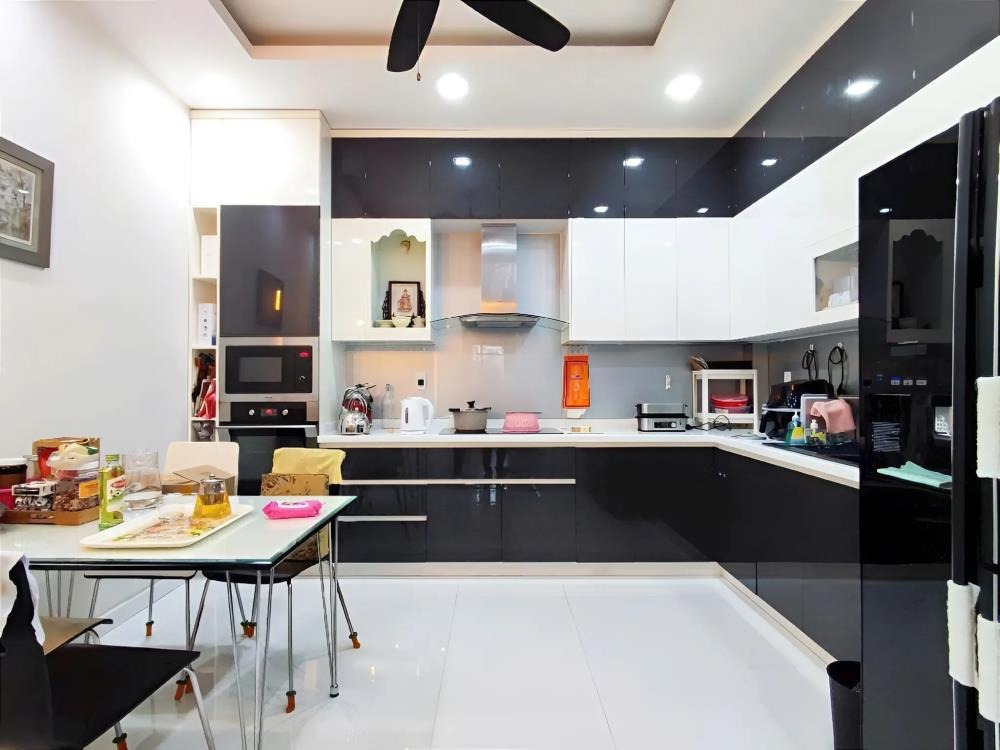 Bán Nhà Hóc Môn 1 Trệt 3 Lầu - 90m2 - SHR - Giá Tốt