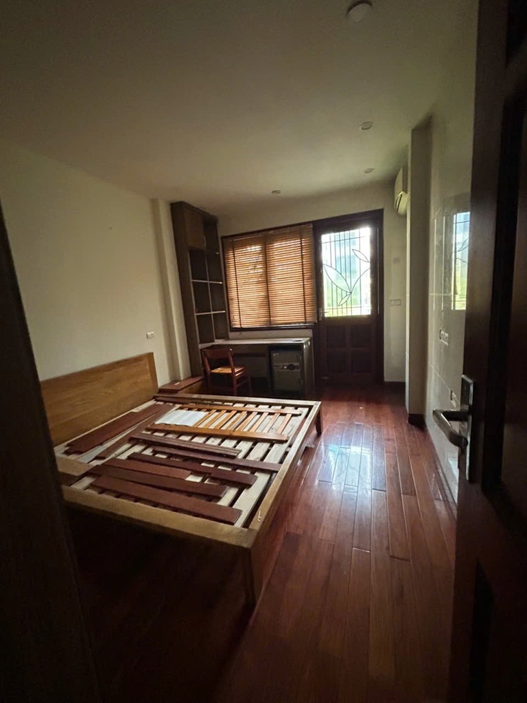 Bán Nhà Phân Lô Hà Nội 50m2, Ô Tô Đỗ Cửa - Giá 15 Tỷ