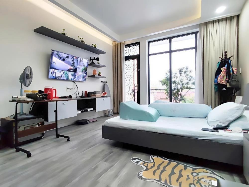 Bán Nhà Hóc Môn 1 Trệt 3 Lầu - 90m2 - SHR - Giá Tốt