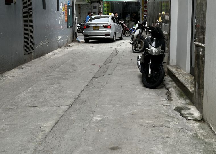 Bán Nhà Phân Lô Hà Nội 50m2, Ô Tô Đỗ Cửa - Giá 15 Tỷ