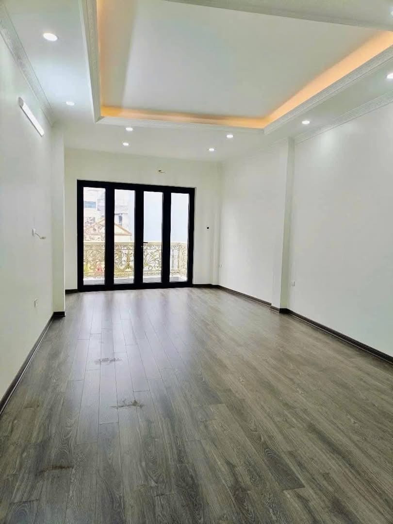 Bán Gấp Nhà Phố Lô Góc Nguyễn Thanh Bình, Hà Đông - 5T, Thang Máy, Gara Ô Tô - Giá Tốt