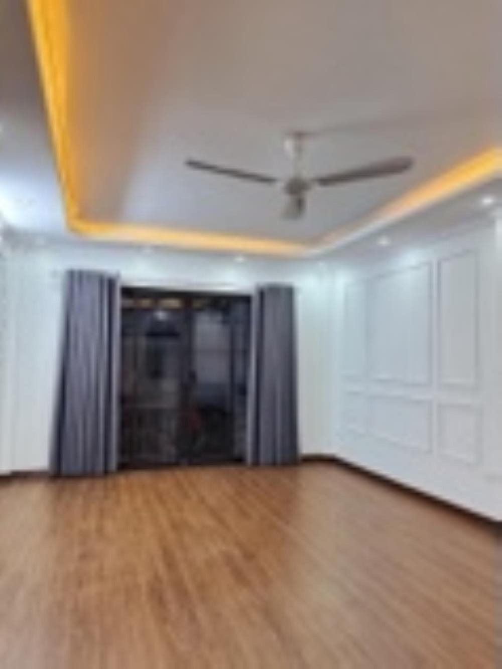 Bán Gấp Nhà Phố Lô Góc Nguyễn Thanh Bình, Hà Đông - 5T, Thang Máy, Gara Ô Tô - Giá Tốt