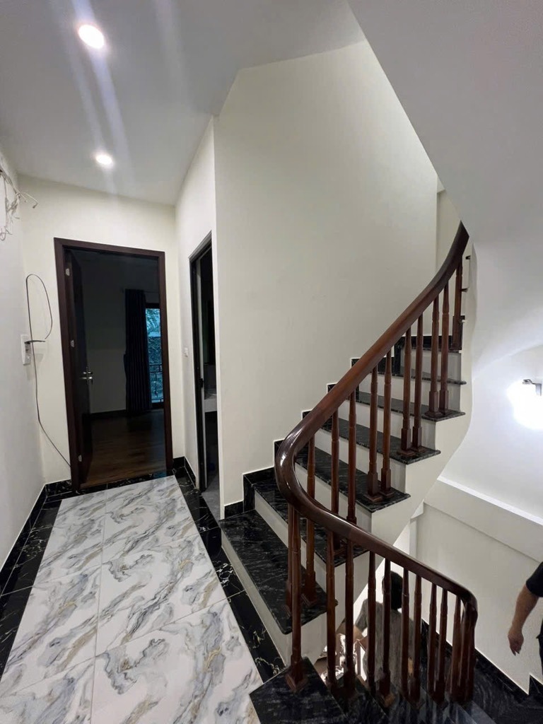 Bán Nhà 4 Tầng - Từ Liêm: 35m2 - Vị Trí Trung Tâm - Giá 6.7 Tỷ