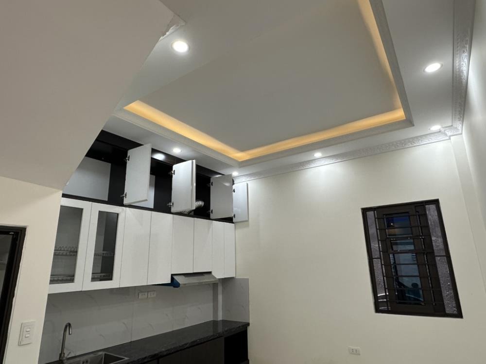 Bán Nhà 4 Tầng - Từ Liêm: 35m2 - Vị Trí Trung Tâm - Giá 6.7 Tỷ