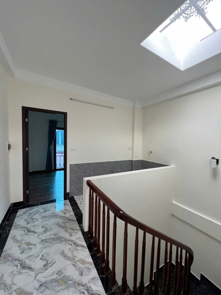 Bán Nhà 4 Tầng - Từ Liêm: 35m2 - Vị Trí Trung Tâm - Giá 6.7 Tỷ