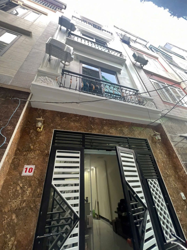 Bán Nhà 4 Tầng - Từ Liêm: 35m2 - Vị Trí Trung Tâm - Giá 6.7 Tỷ