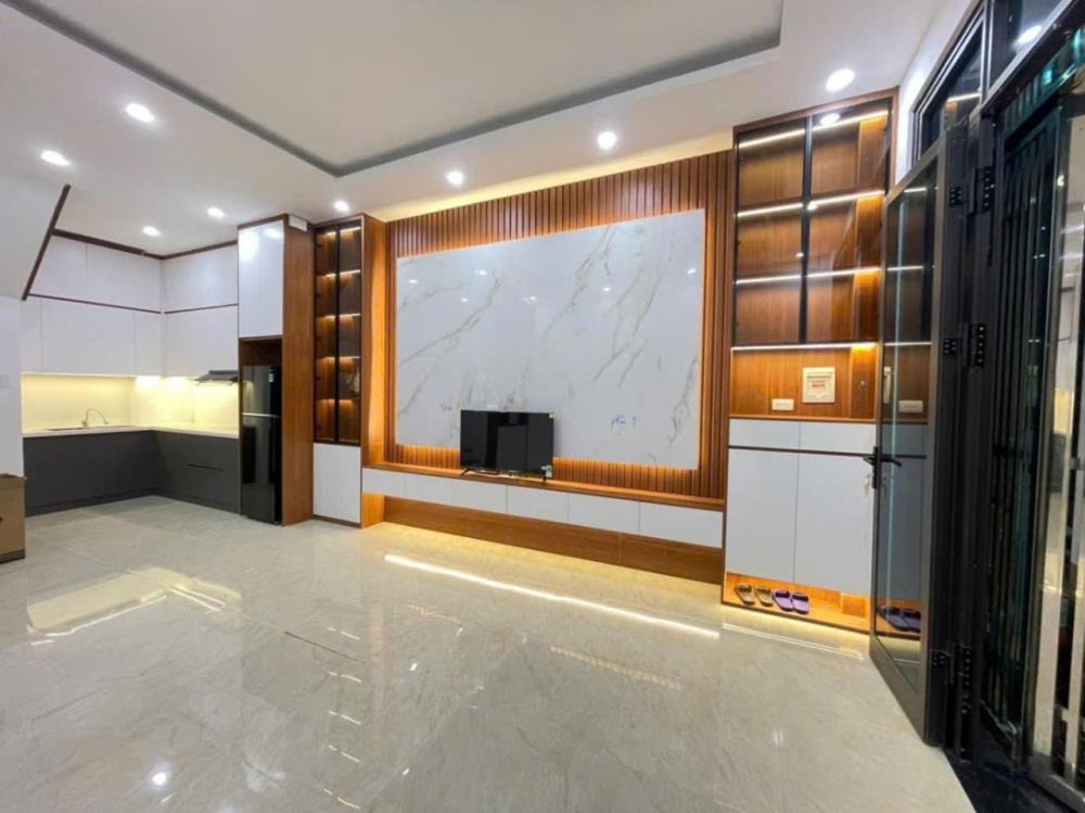 Nhà phố Định Công 34m² x 5 Tầng - Full Nội Thất - Vị Trí Đắc Địa