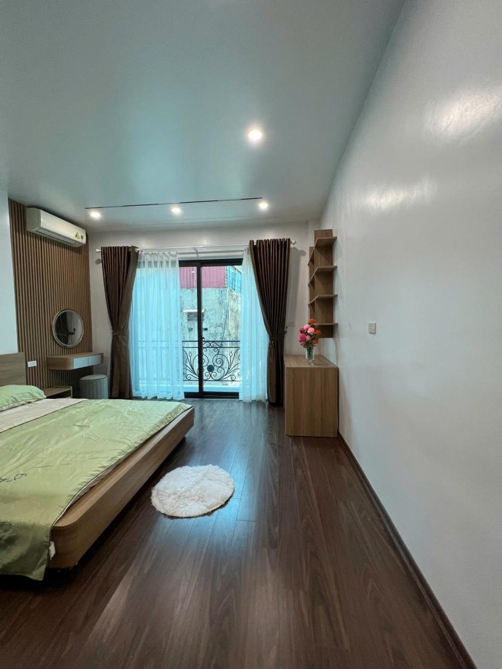 Bán nhà 5 tầng Lĩnh Nam, Hà Nội - Vị trí đẹp, ô tô vào cửa - 7 tỷ