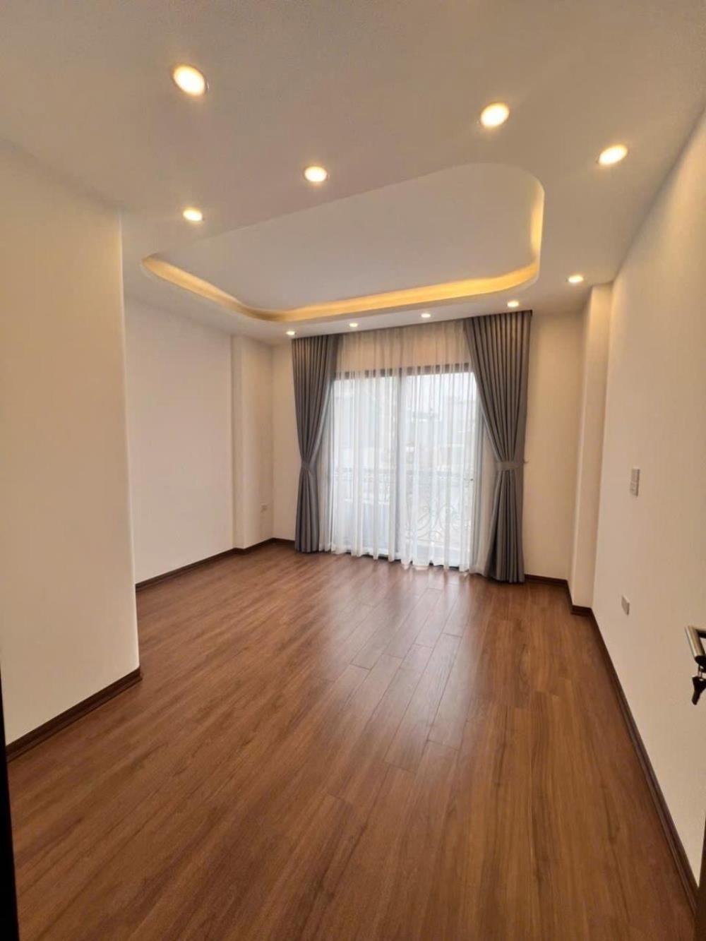Nhà Mới 100% Trương Định - 33m² - 7 Tầng - Thang Máy - Giá Tốt