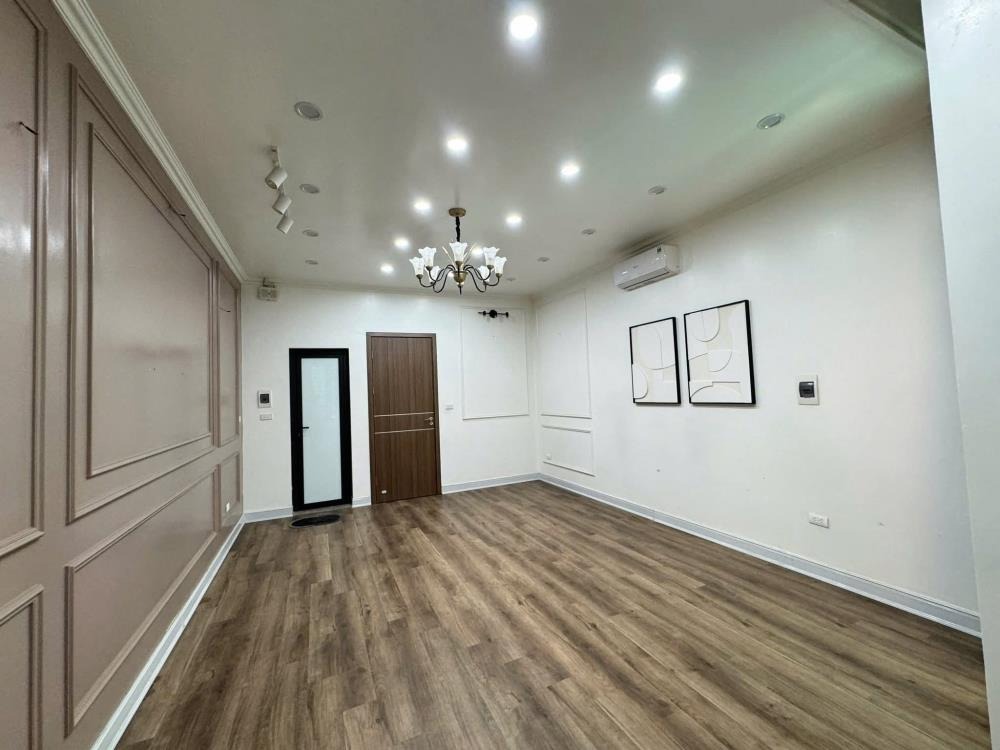Bán nhà phân lô ô tô cầu giấy 5 tầng, 38m2, giá 17.9 tỷ - Vị trí đắc địa, kinh doanh sầm uất