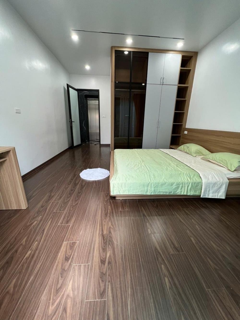 Nhà đẹp Hai Bà Trưng: 50m2, 5 Tầng, Thang Máy, Ngõ Thông