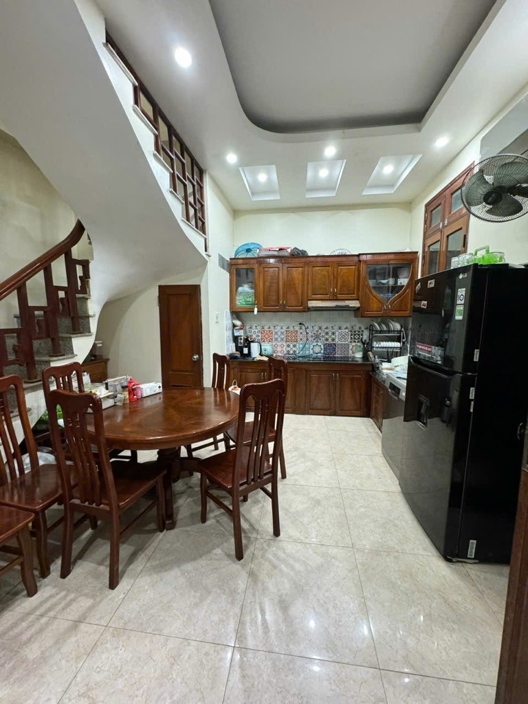 Nhà đẹp thổ cư Đống Đa - Ngõ rộng 40m ô tô, 5 tầng, giá tốt