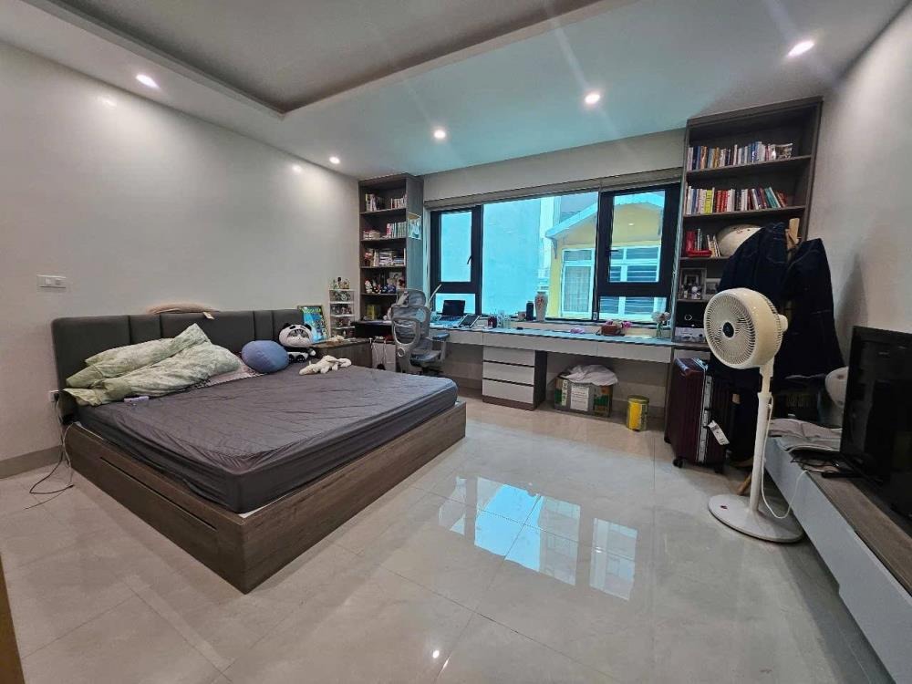 Bán nhà phân lô Thái Tổ, Cầu Giấy - 70m2, 7 Tầng, Thang Máy, Ô Tô Tránh
