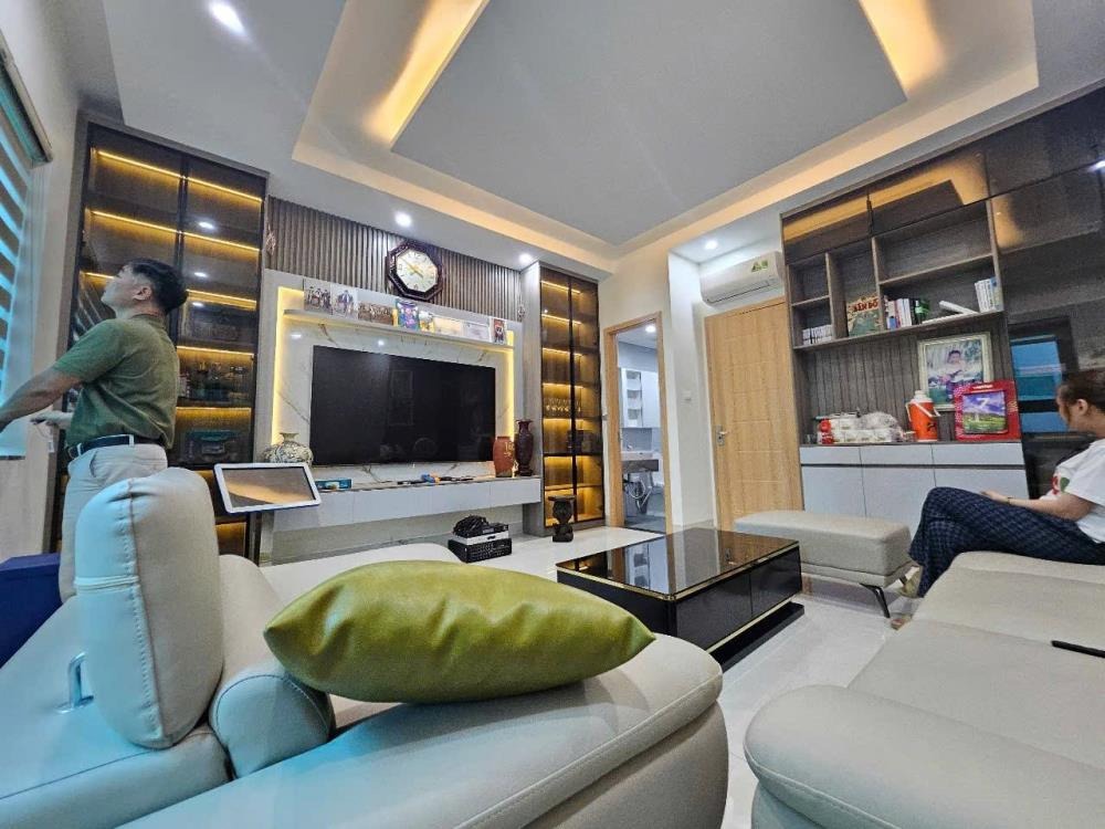 Bán nhà phân lô Thái Tổ, Cầu Giấy - 70m2, 7 Tầng, Thang Máy, Ô Tô Tránh