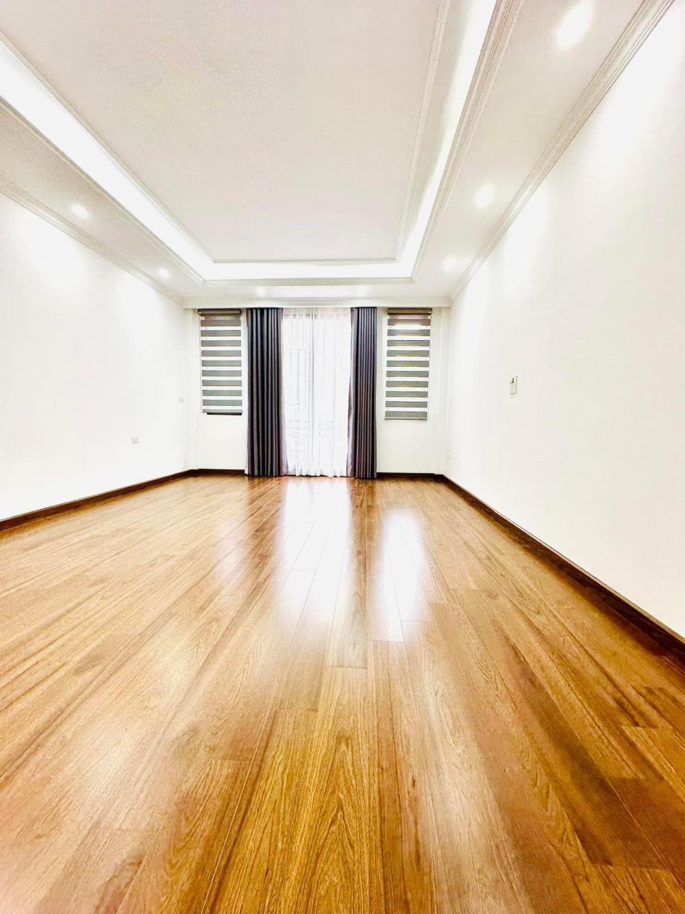 Bán nhà Ba Đình 9 tầng, 48m2, gara ô tô, vỉa hè rộng - Giá 24.5 tỷ