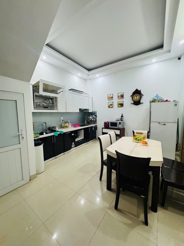 Bán nhà Trần Duy Hưng: Vị trí đẹp, 5 tầng, giá tốt - 0936.446.844