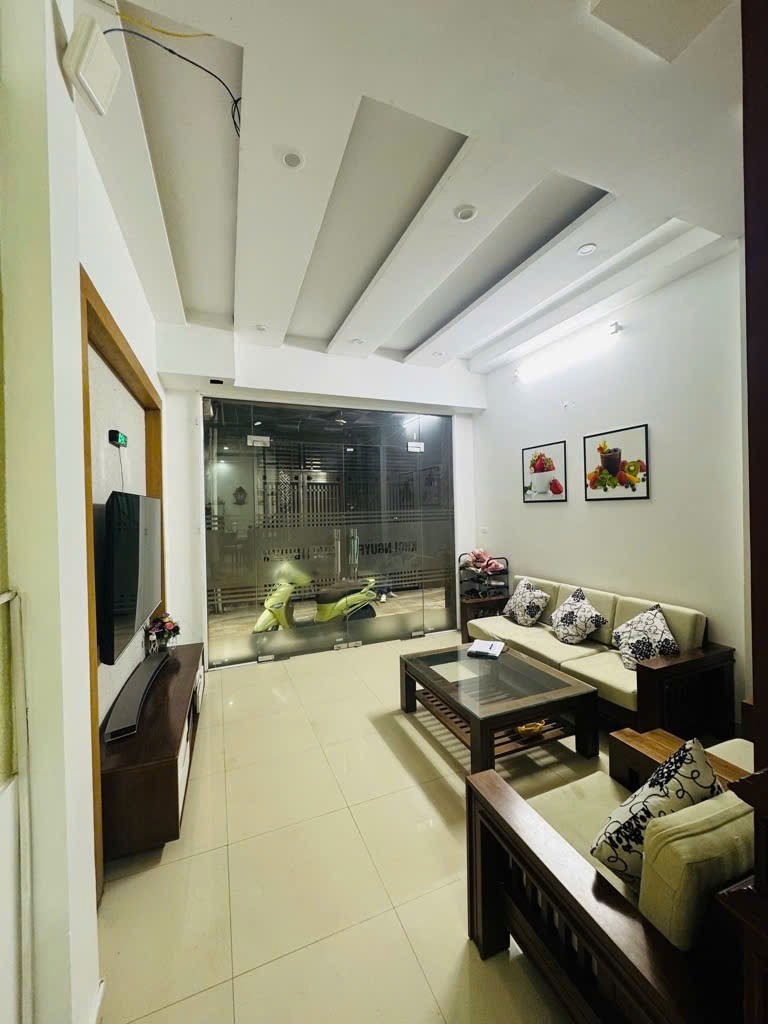 Bán nhà Trần Duy Hưng: Vị trí đẹp, 5 tầng, giá tốt - 0936.446.844