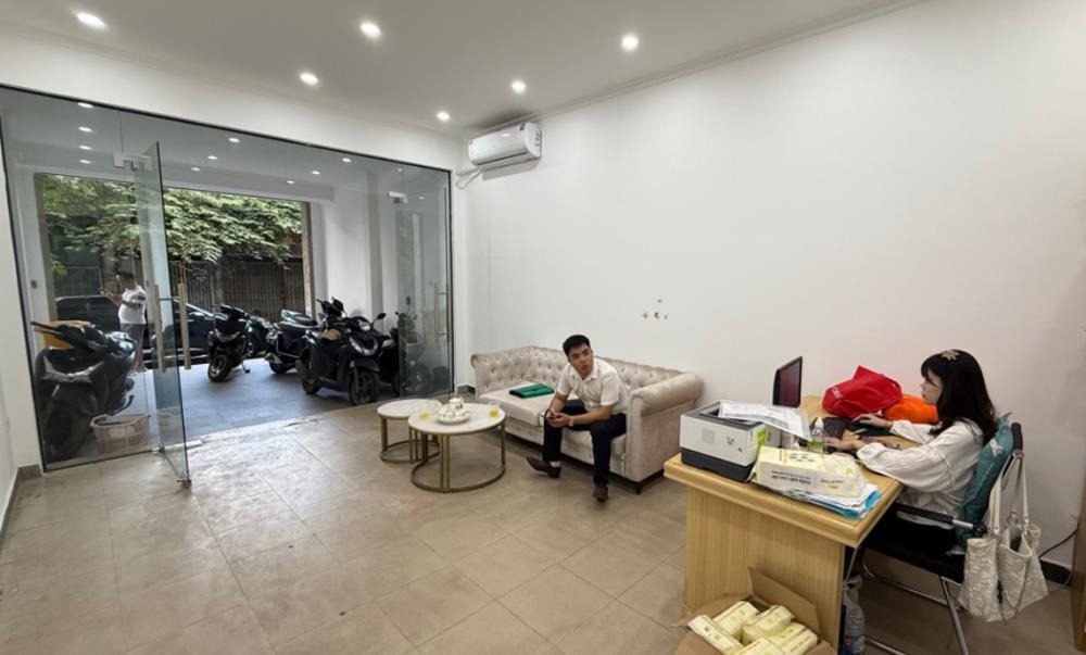 Bán Nhà Phân Lô VIP Trung Kính 80m² - 5 Tầng, Ô Tô Tránh, Kinh Doanh
