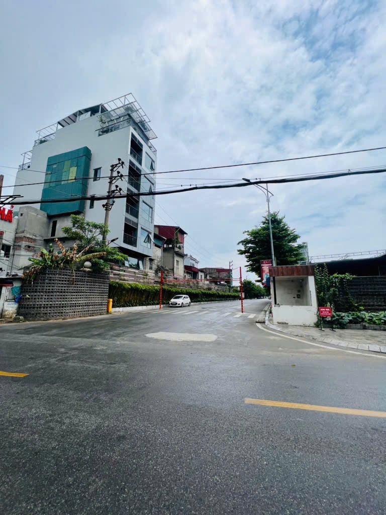Bán Đất Đức Giang - 70m² - Mặt Tiền 8.3m - Giá 11 Tỷ - Ngõ Ô Tô