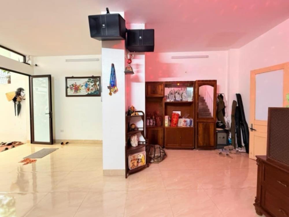 Bán Nhà Phố Đội Cấn - 102m² - An Ninh Tuyệt Đối - Giá Tốt