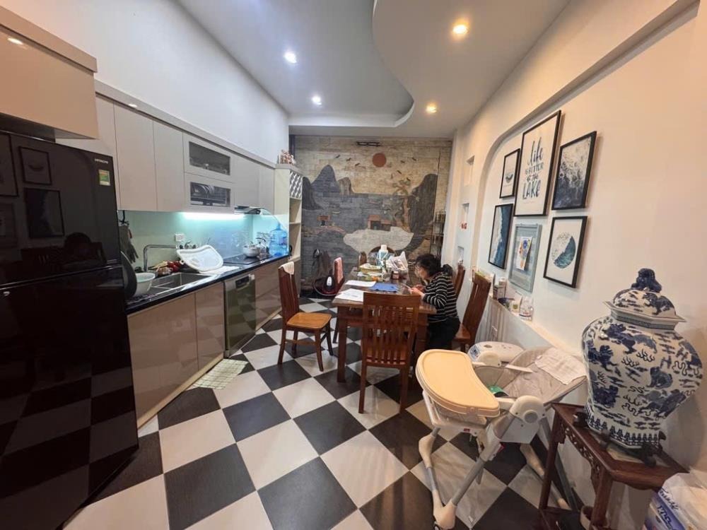 Bán nhà Đào Tấn: 5 tầng, sổ đỏ vuông vắn, giá 16.8 tỷ