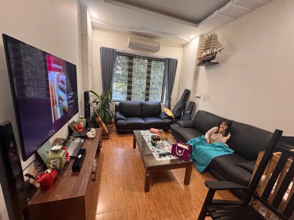 Bán nhà Đào Tấn: 5 tầng, sổ đỏ vuông vắn, giá 16.8 tỷ