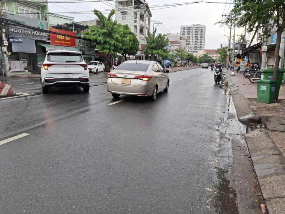 Nhà Nở Hậu Q7 - 161m2, 4.6x21m, 8.x tỷ - Vị Trí Đắc Địa