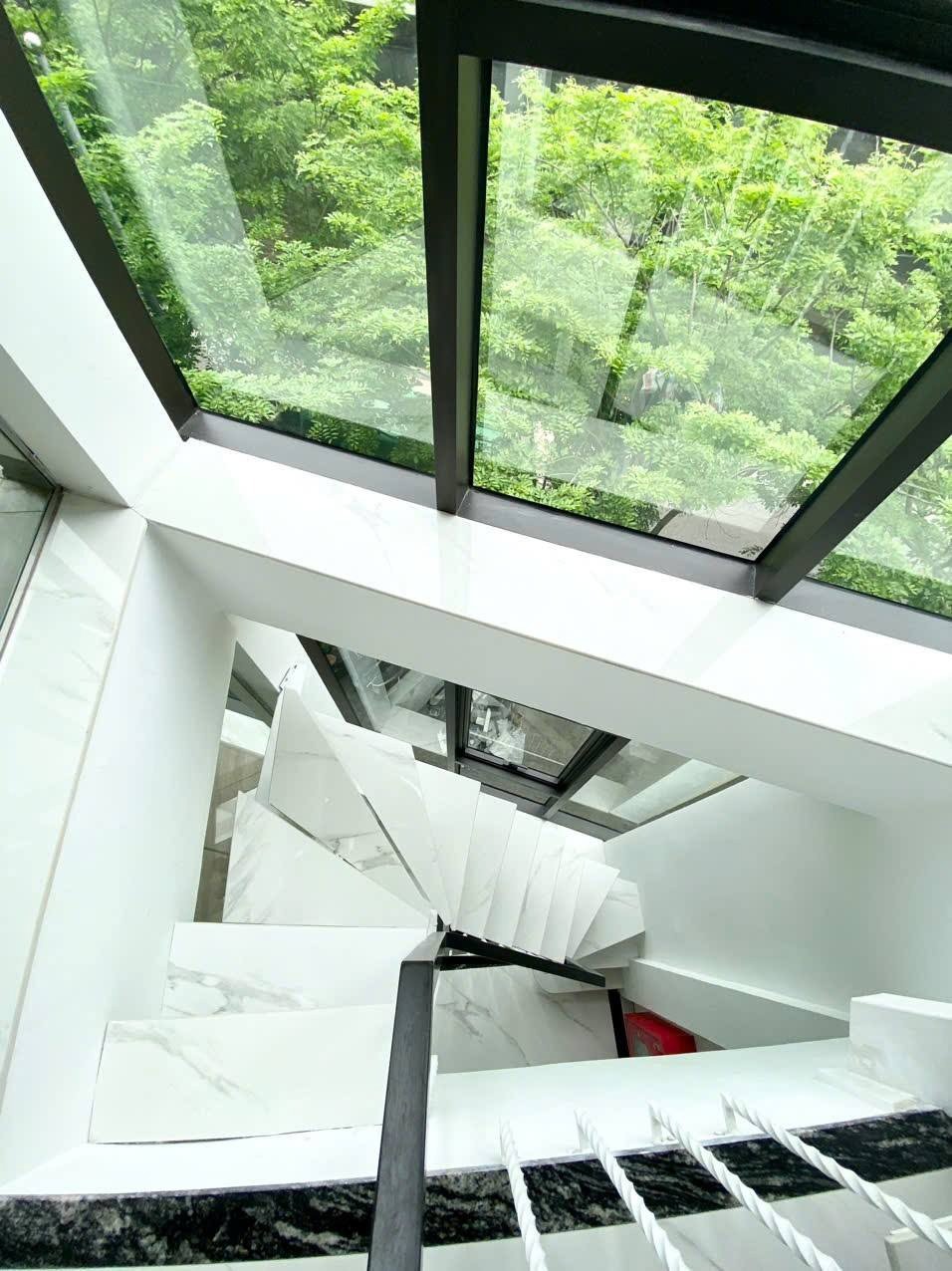Bán tòa nhà 9 tầng mặt tiền Phạm Văn Đồng - 19.9 tỷ