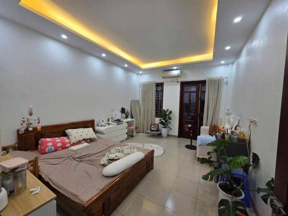 Bán Nhà Yên Viên, Gia Lâm - 120m2, Mặt Ngõ 4m, Sẵn 3 Tầng - Giá Tốt