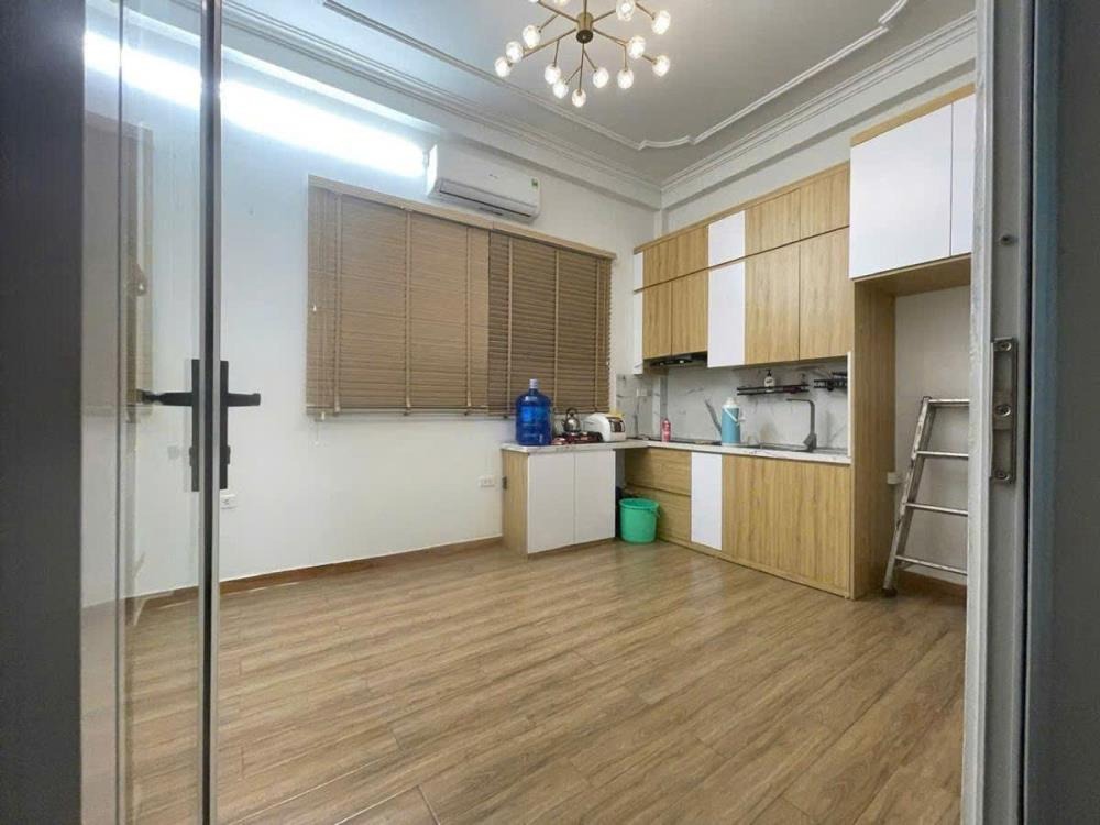 Bán nhà phố Nguyễn Chí Thanh, Đống Đa: 50m2, 5 Tầng, Mặt Tiền 4.1m, Giá 17 tỷ