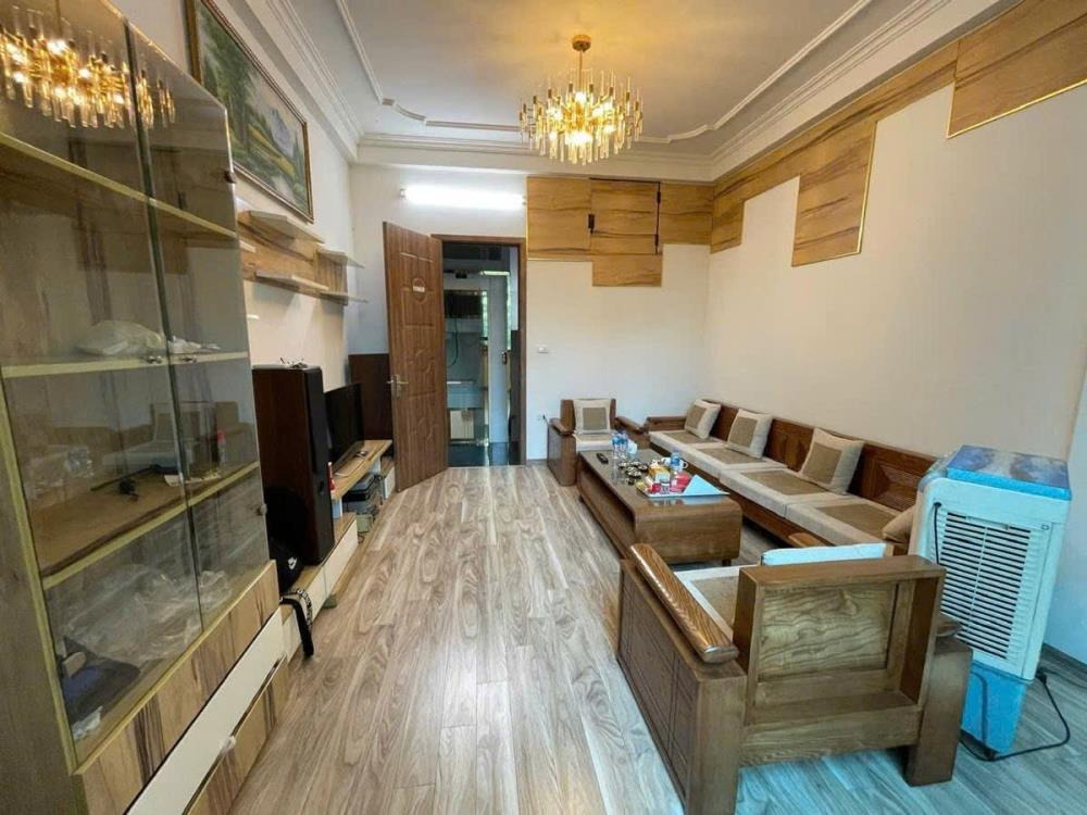 Bán nhà phố Nguyễn Chí Thanh, Đống Đa: 50m2, 5 Tầng, Mặt Tiền 4.1m, Giá 17 tỷ