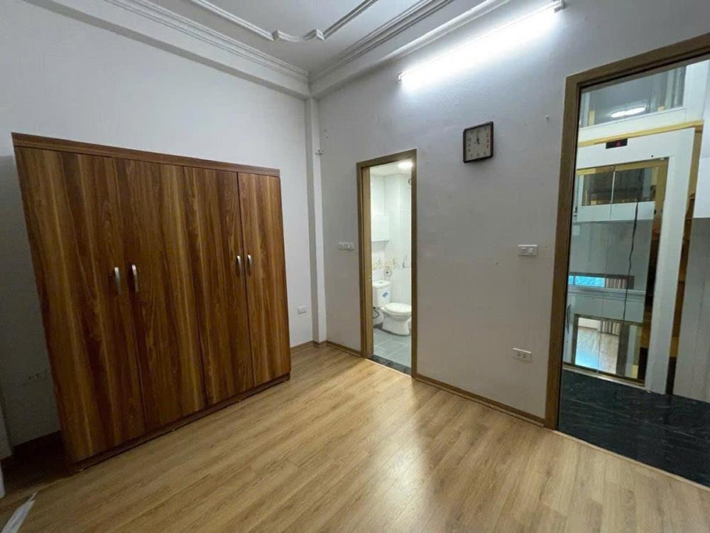 Bán nhà phố Nguyễn Chí Thanh, Đống Đa: 50m2, 5 Tầng, Mặt Tiền 4.1m, Giá 17 tỷ