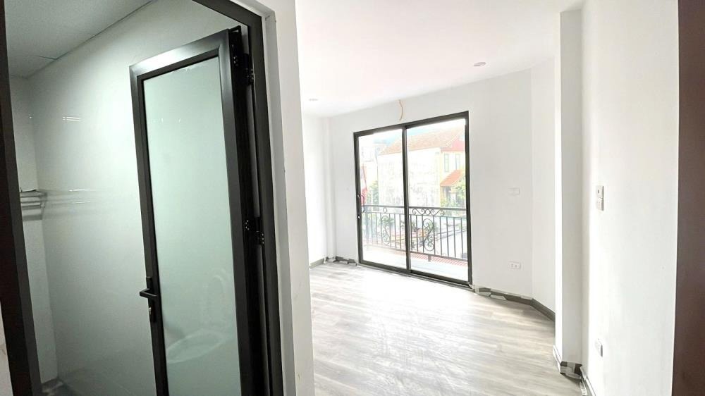 Lĩnh Nam Vĩnh Hưng: Nhà 5 Tầng Góc 2 Mặt Thoáng, Ô Tô Đỗ Cửa, Giá 6xx Tỷ