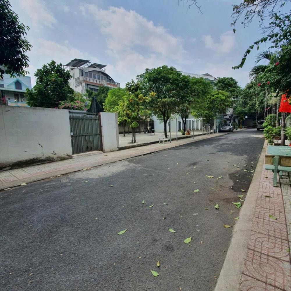 Bán Biệt Thự 4 Tầng, 8x17m - Vị Trí Đắc Địa Quận 12 - Giá Tốt