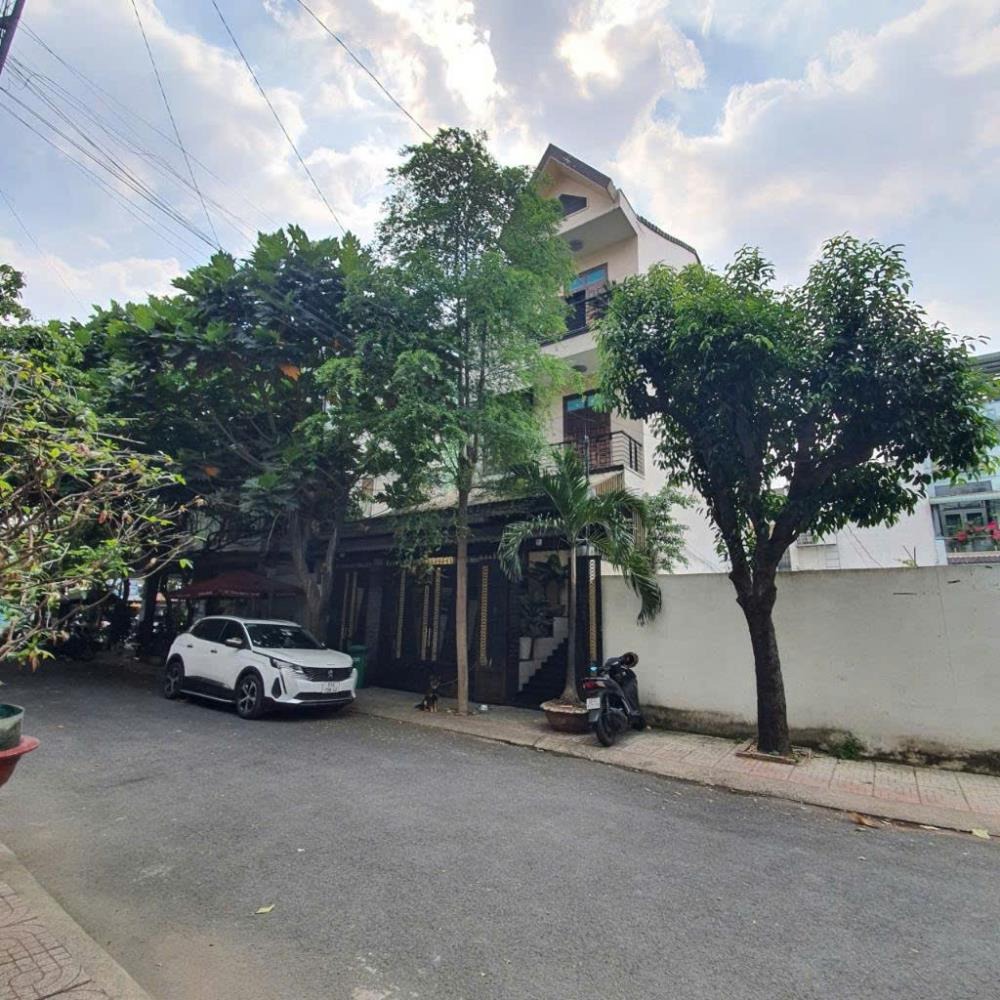 Bán Biệt Thự 4 Tầng, 8x17m - Vị Trí Đắc Địa Quận 12 - Giá Tốt