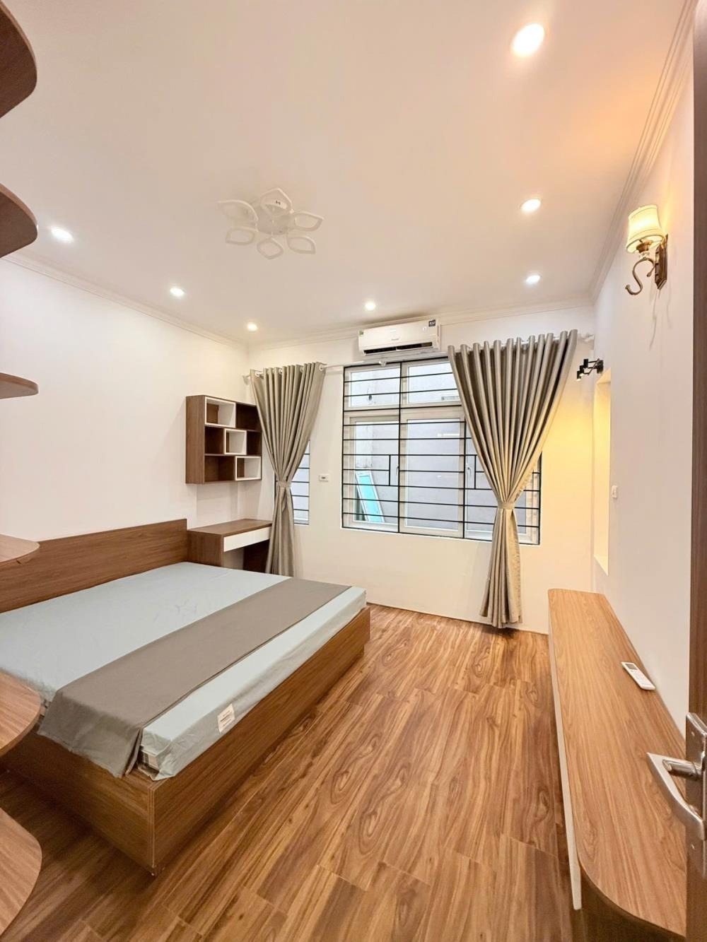 Bán nhà Kim Ngưu Trần Khắc Chân, 4 Tầng, Ô Tô Vào, Full Nội Thất