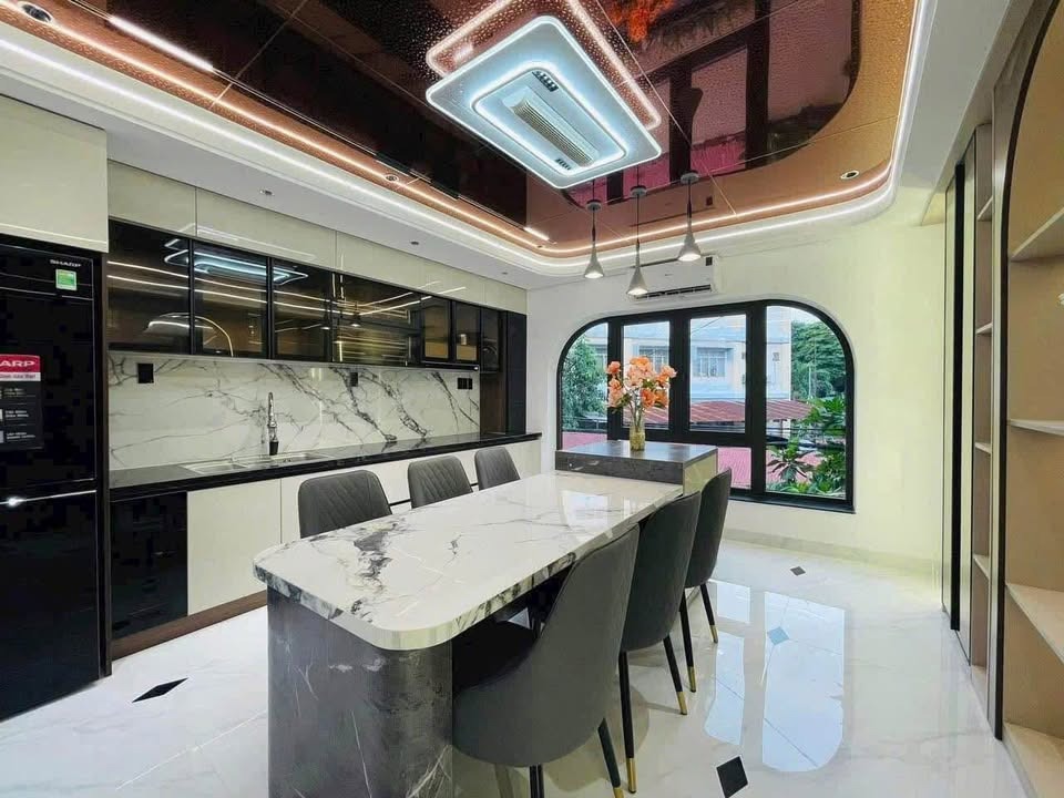 Bán Nhà Hóc Môn 1 Trệt 3 Lầu - SHR, 90m2 - Giá Tốt